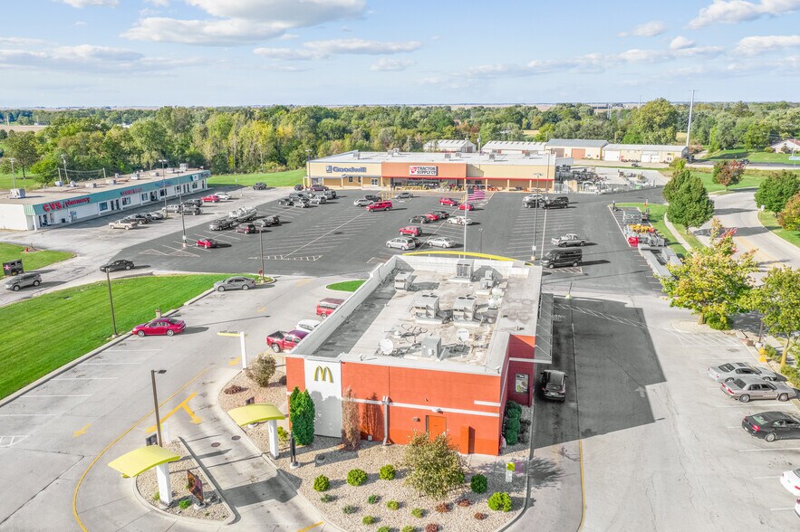 10 Clinton Plz, Clinton, IL à vendre - Photo du bâtiment - Image 2 de 8