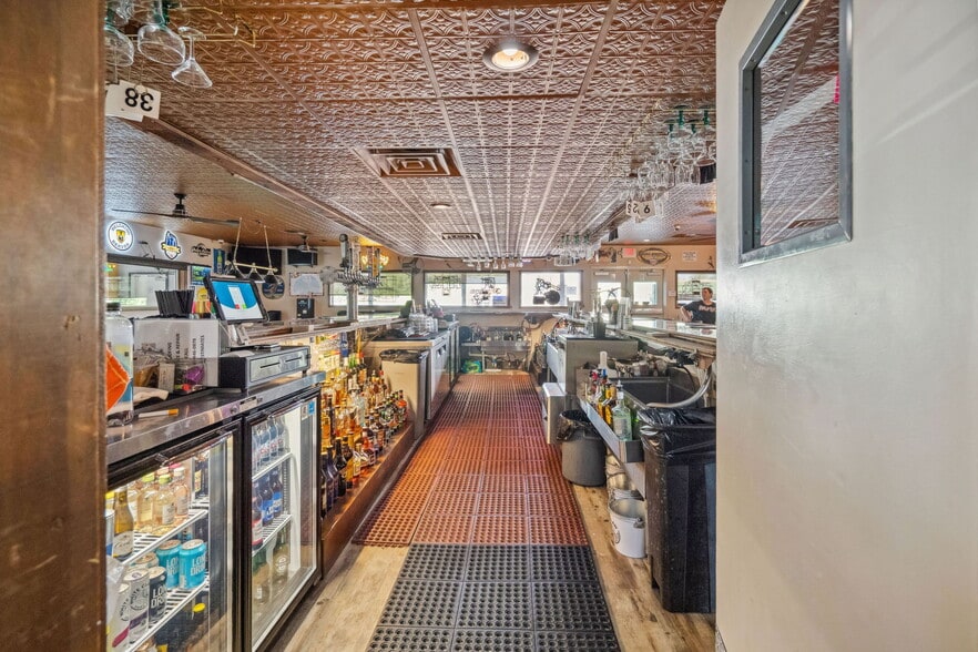 5861 Feather River Blvd, Olivehurst, CA for sale - Interior Photo - Image 2 of 9