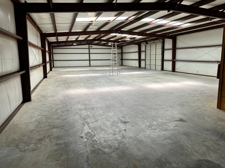 6890 Hudson Village Crk, Kennedale, TX for lease - Building Photo - Image 3 of 9
