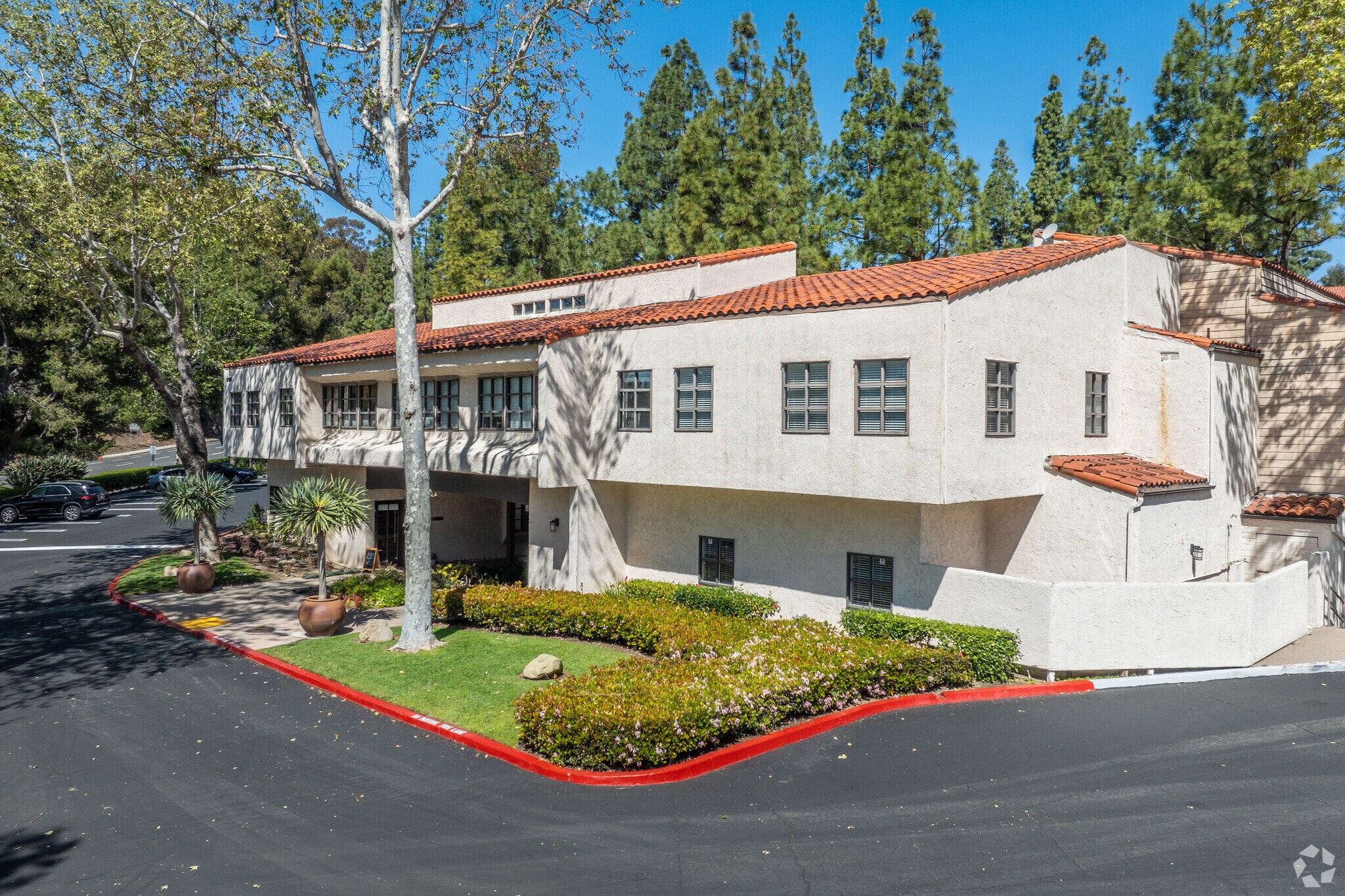 27001 La Paz Rd, Mission Viejo, CA à louer Photo du bâtiment- Image 1 de 12