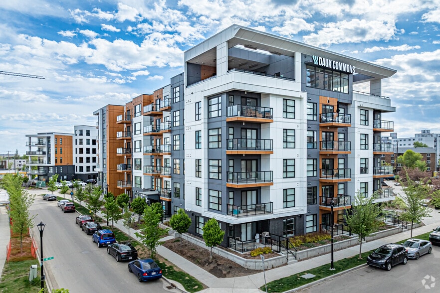 8455 106A Av NW, Edmonton, AB à vendre - Photo principale - Image 1 de 1