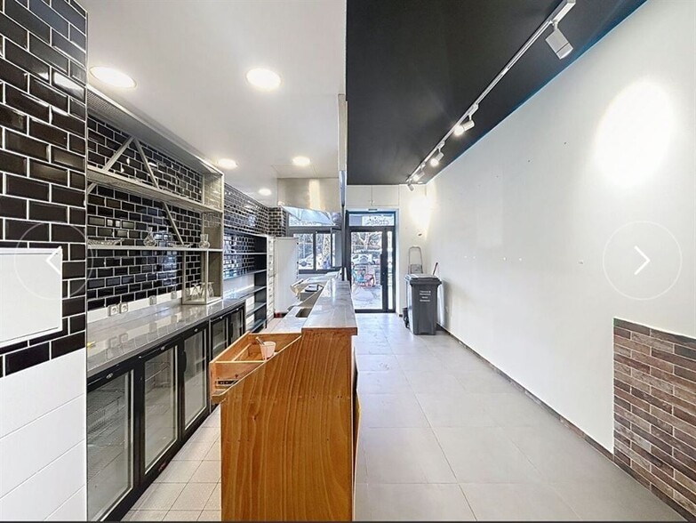 Retail in Paris for lease - Interior Photo - Image 3 of 6