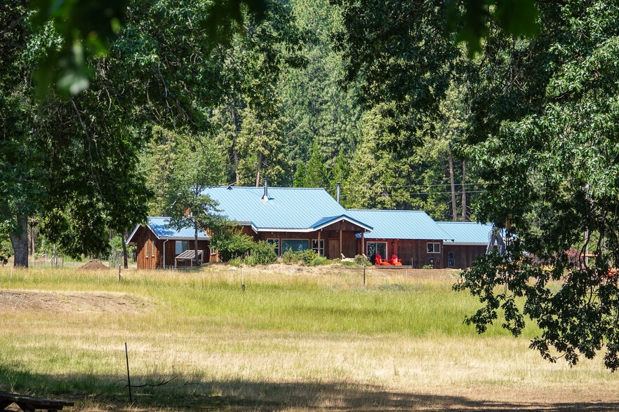 6132 Mill Creek Rd, Fort Jones, CA for sale - Building Photo - Image 3 of 66