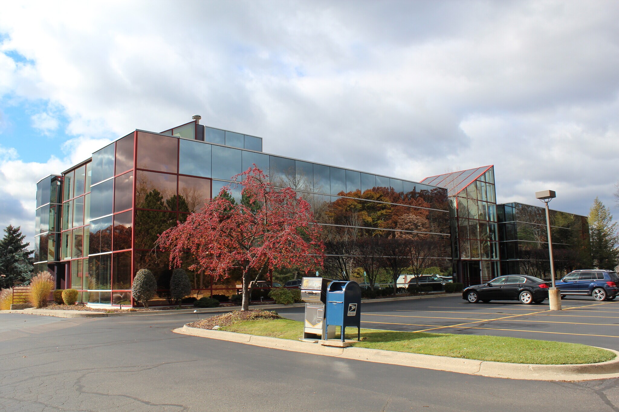 30300 Northwestern Hwy, Farmington Hills, MI à louer Photo principale- Image 1 de 4