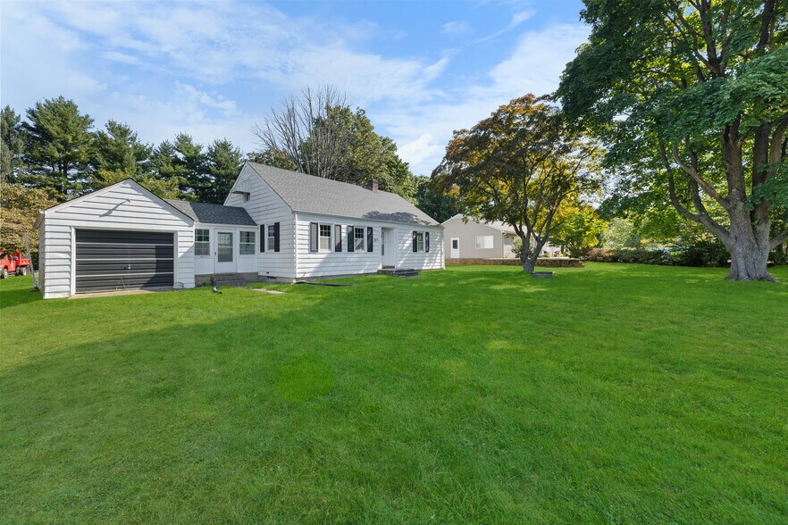 235 Prospect Plains Rd, Monroe Township, NJ à vendre - Photo du bâtiment - Image 2 de 21