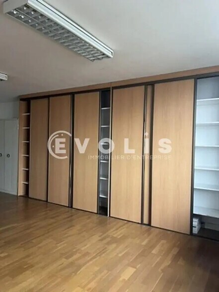 Office in Châtillon for lease - Interior Photo - Image 3 of 7