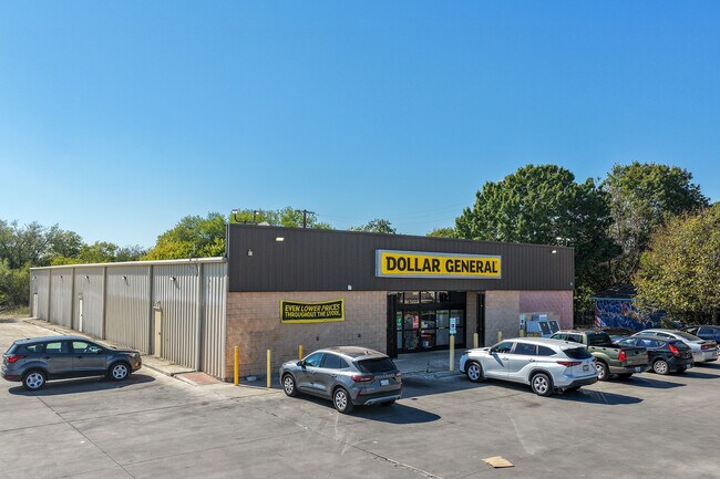More details for 5360 W Military Dr, San Antonio, TX - Retail for Sale