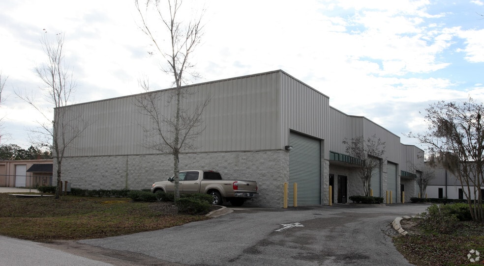 11235 Distribution Ave, Jacksonville, FL for lease - Primary Photo - Image 1 of 3