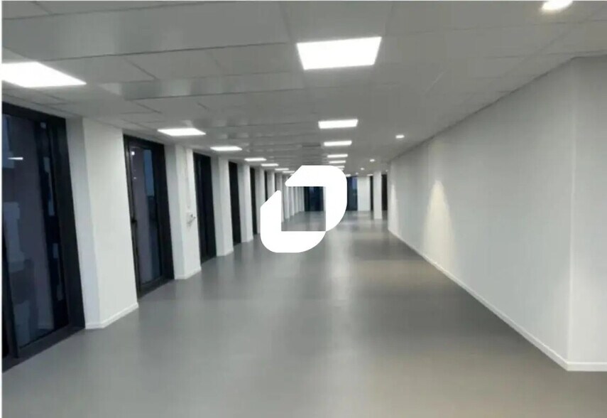 Office in Lille for lease - Building Photo - Image 3 of 7