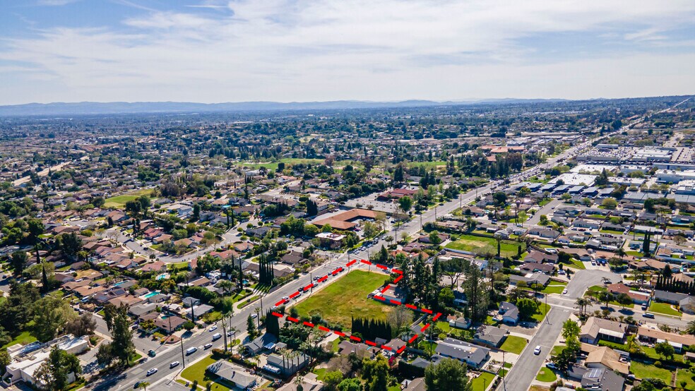 9118 Baseline Rd, Rancho Cucamonga, CA à vendre - Aérien - Image 3 de 4