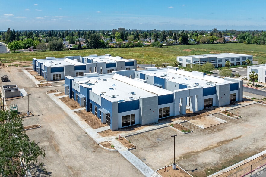 918 N Temperance Ave, Clovis, CA à louer - Aérien - Image 3 de 6