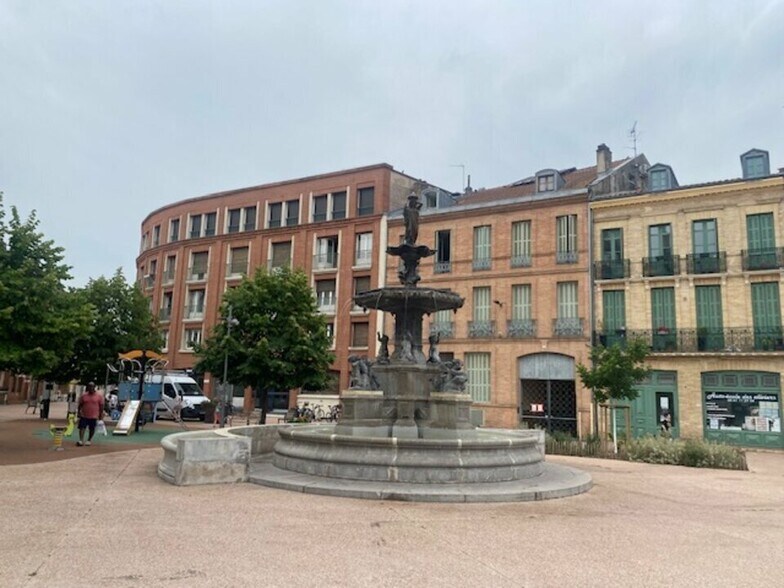 Office in Toulouse for lease - Building Photo - Image 2 of 12