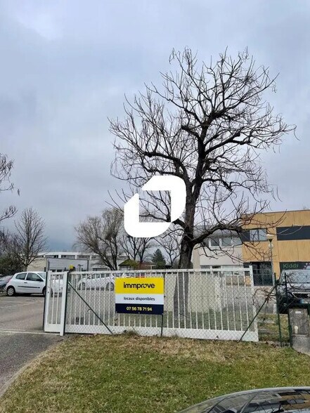 115 Rue Louis Néel, Crolles à louer - Photo du bâtiment - Image 2 de 13