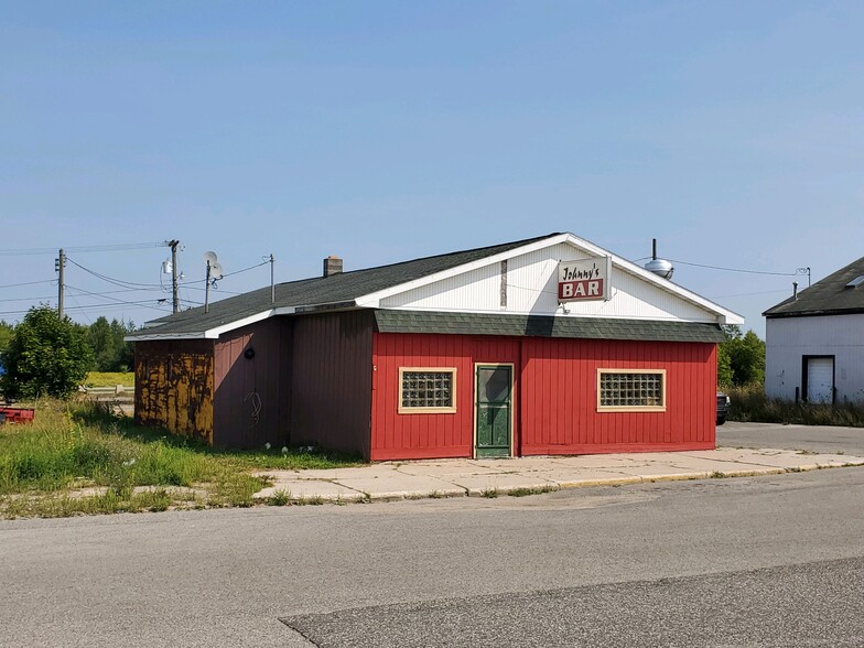 121 E Helen St, Newberry, MI à vendre - Photo principale - Image 1 de 15