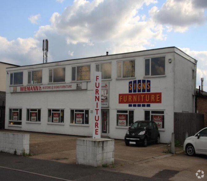 Bryant Av, Romford for lease - Primary Photo - Image 2 of 4