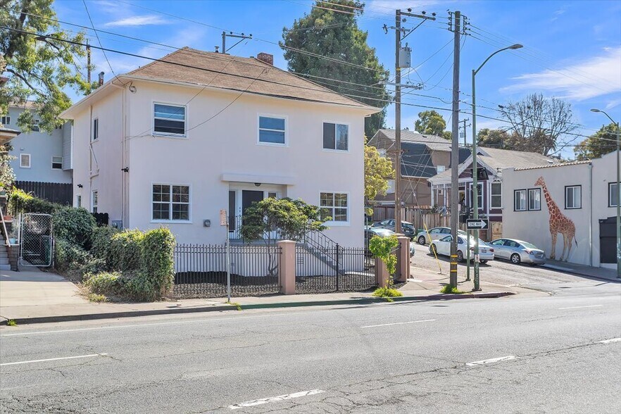 3300 Harrison St, Oakland, CA à vendre - Photo du bâtiment - Image 2 de 42