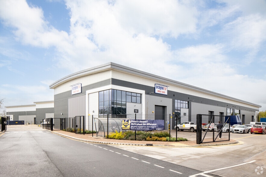 310-320 Hithercroft Rd, Wallingford for lease - Primary Photo - Image 1 of 9