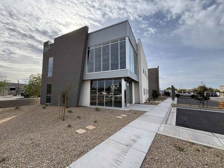 4523 E Ivy St, Mesa, AZ à louer - Photo du bâtiment - Image 2 de 12