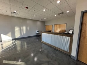 920-920 E Warren St, Gardner, KS à vendre Photo intérieure- Image 2 de 14