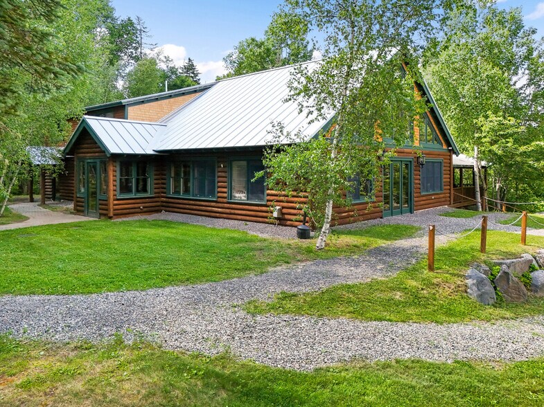 6003 Route 201, Parlin Pond Twp, ME à vendre - Photo du bâtiment - Image 2 de 20