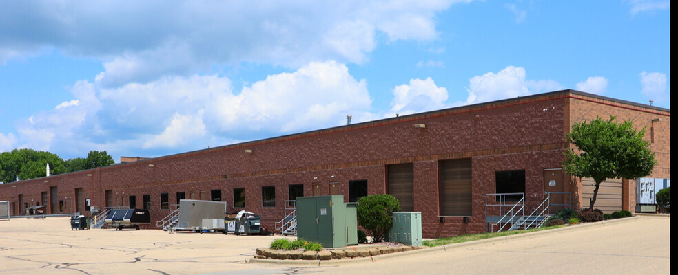 202 Moravian Valley Dr, Waunakee, WI for lease - Building Photo - Image 3 of 4