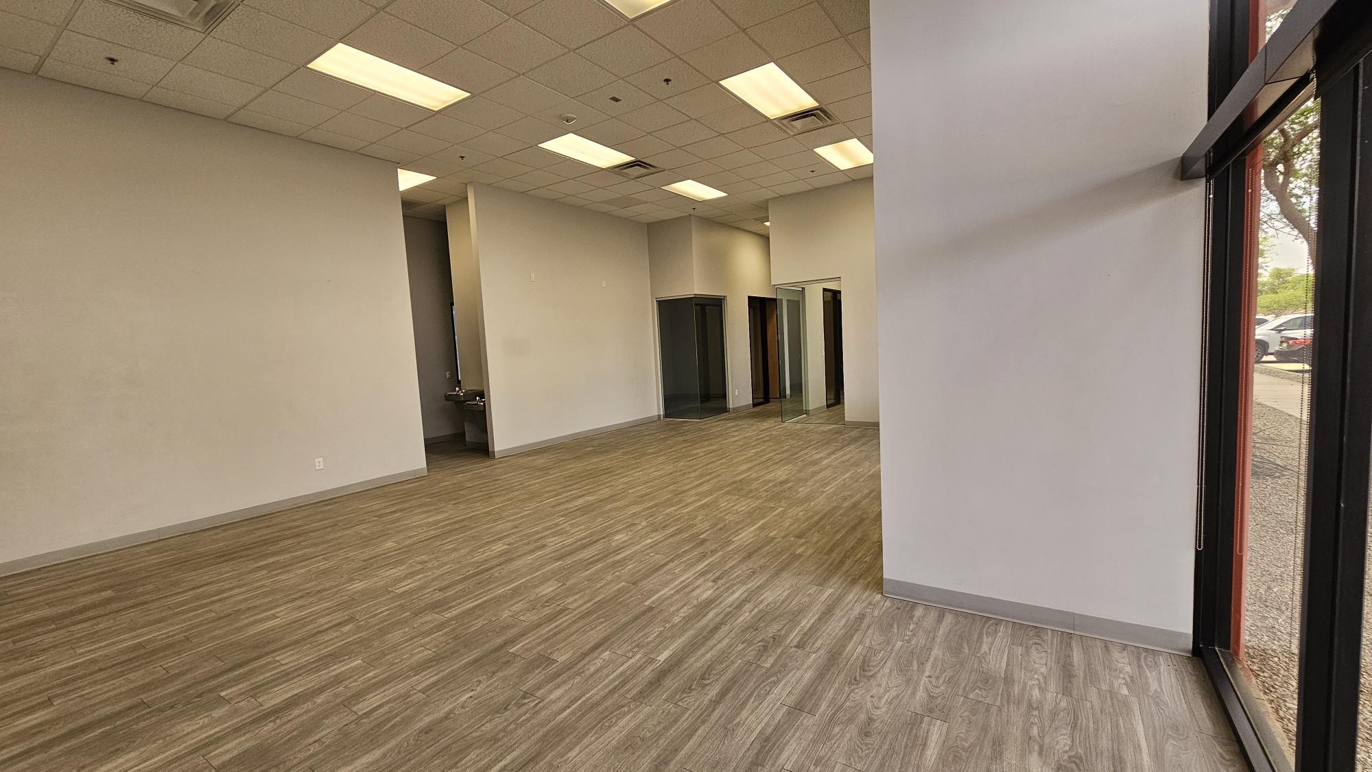 1250 N Fairway Dr, Avondale, AZ for lease Interior Photo- Image 1 of 6