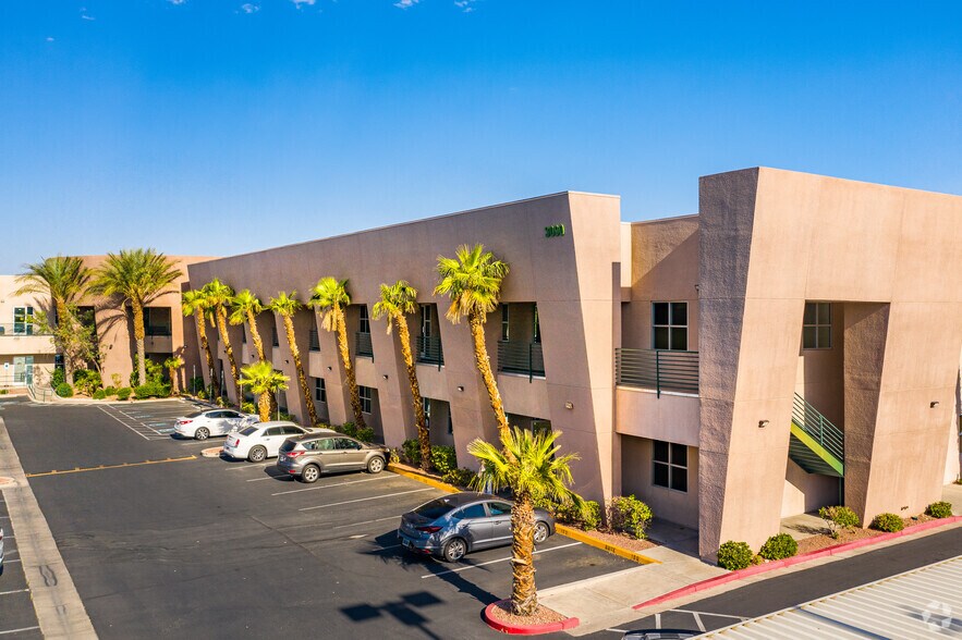 3090 S Durango Dr, Las Vegas, NV à louer - Photo du bâtiment - Image 3 de 6