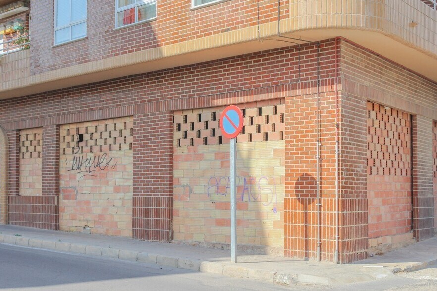 Carrer de la Constitución, 69, Requena, Valencia for lease - Primary Photo - Image 2 of 25