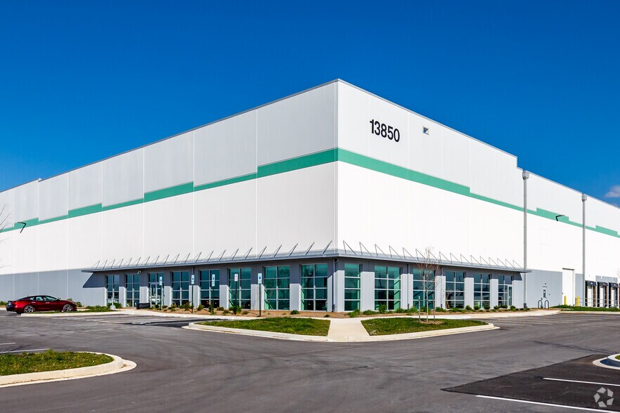 18245 Showalter Rd, Hagerstown, MD à louer - Photo du bâtiment - Image 2 de 5