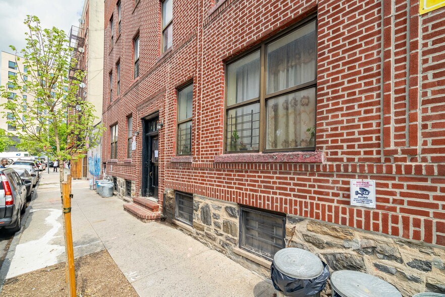 2466 Beaumont Ave, Bronx, NY à vendre - Photo du bâtiment - Image 2 de 4