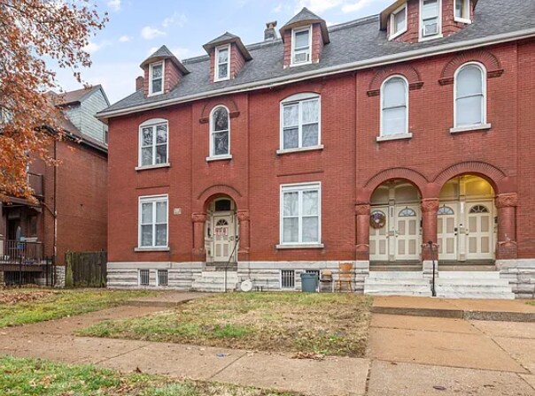 12 Unit Portfolio portefeuille de 2 propriétés à vendre sur LoopNet.ca - Photo du bâtiment - Image 2 de 8