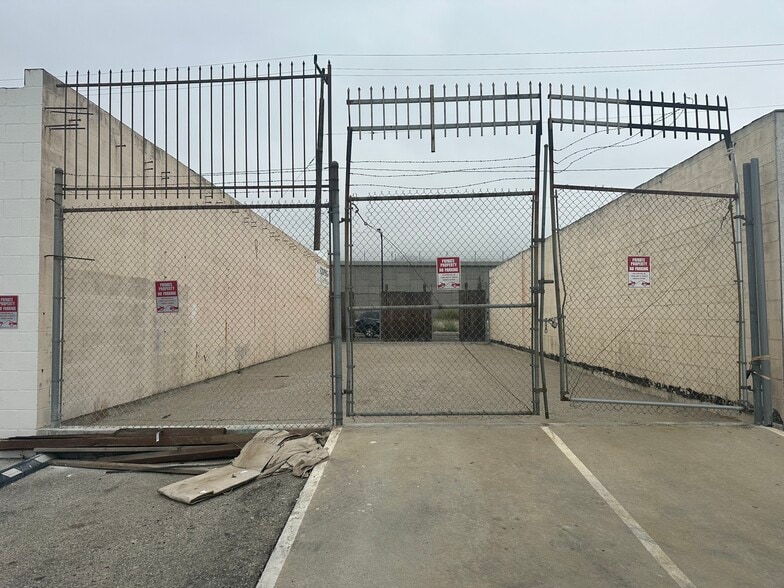 2311 N San Fernando Blvd, Burbank, CA for lease - Building Photo - Image 3 of 5