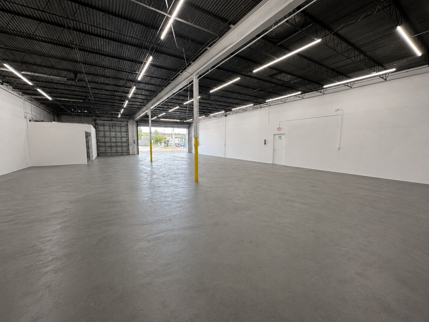 271-273 SW 33rd Ct, Fort Lauderdale, FL for lease Interior Photo- Image 1 of 3