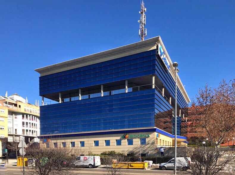 Calle Berna, 1, Toledo, Toledo à louer - Photo du bâtiment - Image 2 de 2