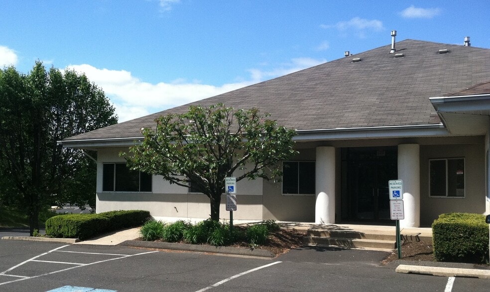 400 N Buckstown Rd, Langhorne, PA à louer - Photo du bâtiment - Image 3 de 18