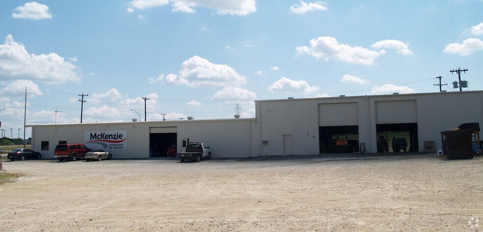 18523 I-35 N, Schertz, TX à louer - Photo du bâtiment - Image 2 de 3