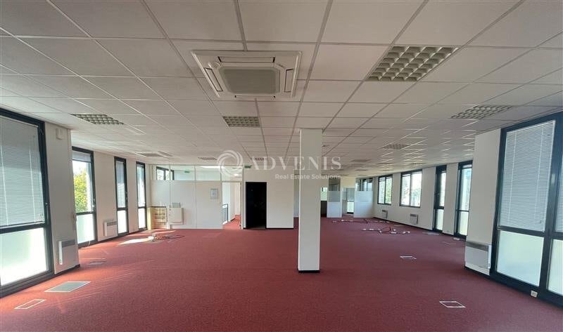 Office in Créteil for lease - Interior Photo - Image 2 of 16