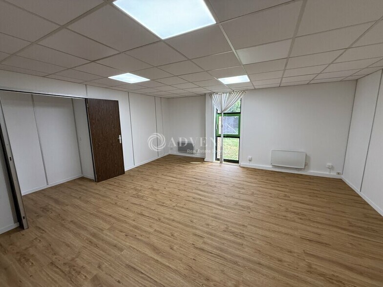 Office in Lognes for lease - Interior Photo - Image 2 of 9