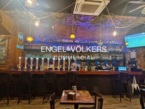 Retail in Barcelona, Barcelona for lease Interior Photo- Image 2 of 18