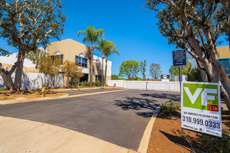 683 New York Dr, Pomona, CA à vendre - Photo du bâtiment - Image 3 de 6