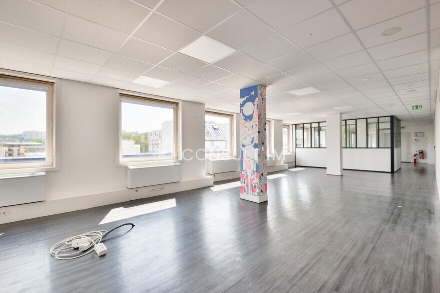 Office in Suresnes for lease - Interior Photo - Image 1 of 6
