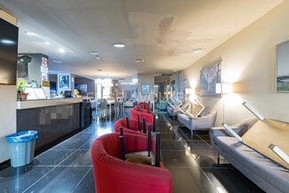 Plus de détails pour Multi-résidentiel à vendre