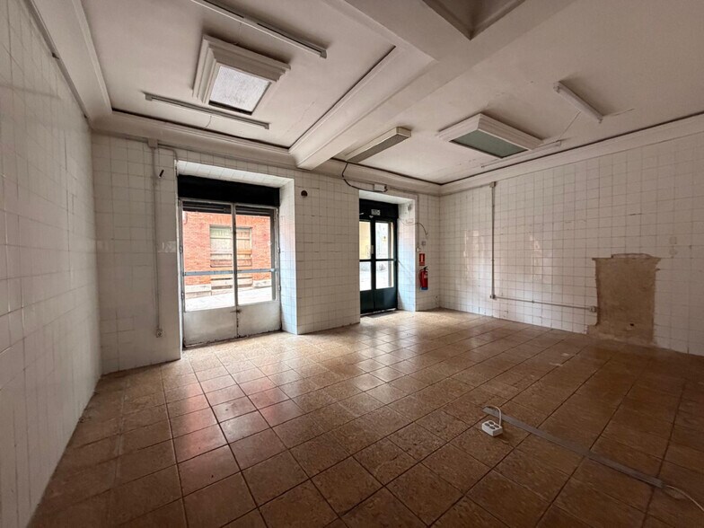 Retail in Ávila, Ávila for lease - Building Photo - Image 2 of 3