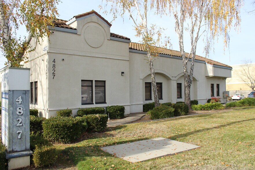 4827 Laguna Park Dr, Elk Grove, CA à vendre - Photo du bâtiment - Image 2 de 18