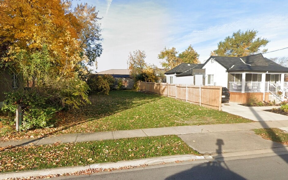 47 Page St, St Catharines, ON for sale - Primary Photo - Image 2 of 5