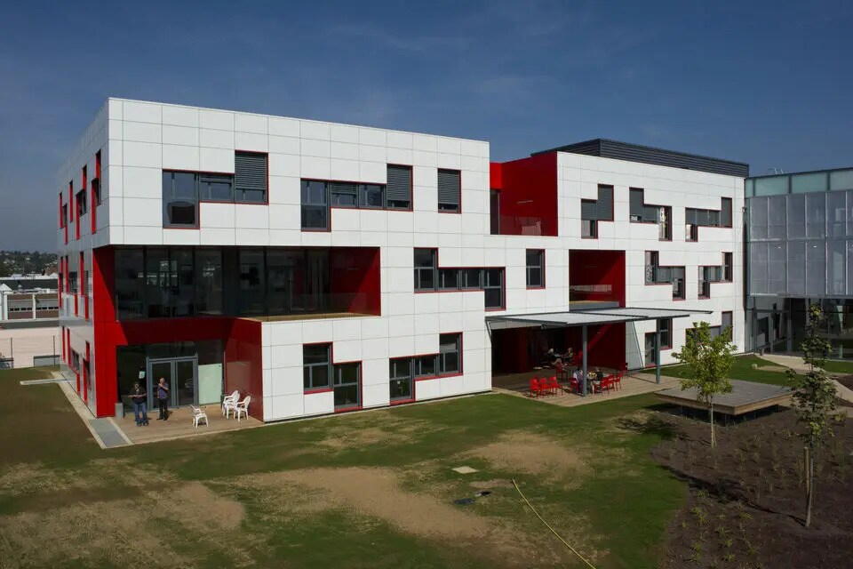 Flex dans Dardilly à louer Photo du bâtiment- Image 1 de 14