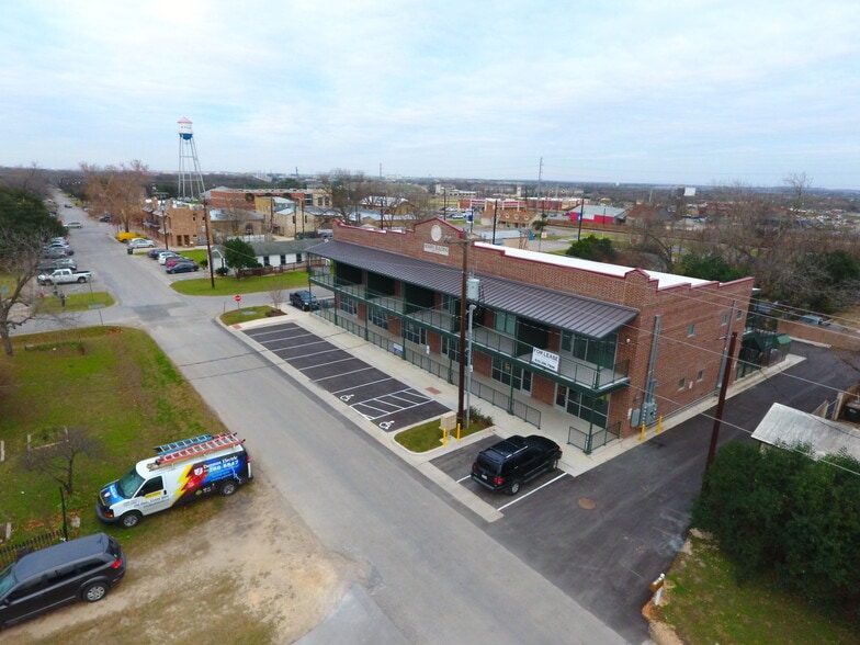 225 S Main St, Kyle, TX à louer - Photo du bâtiment - Image 2 de 6