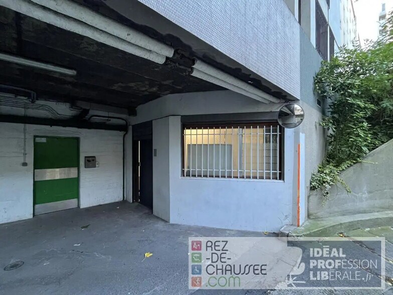Office in Courbevoie for sale - Building Photo - Image 2 of 6