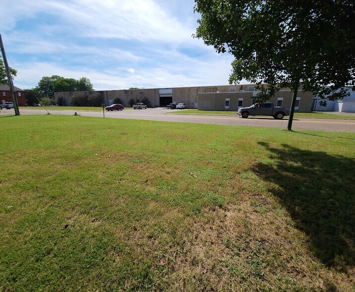 105 S Missouri St, Jackson, TN à louer - Photo du bâtiment - Image 3 de 9