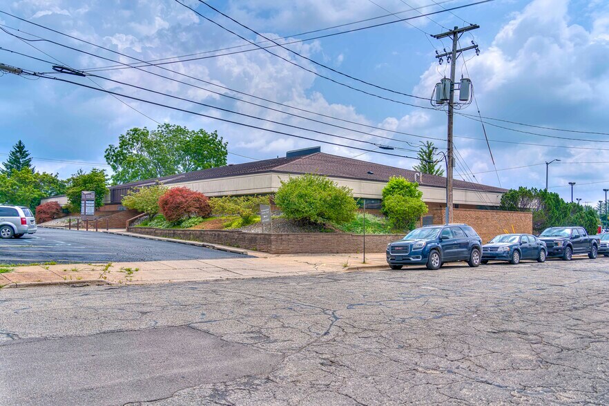 900 E Michigan Ave, Jackson, MI for sale - Building Photo - Image 3 of 35